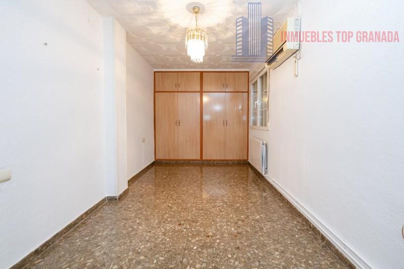 For sale of house in Granada
