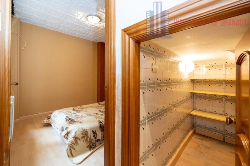 For sale of house in Granada