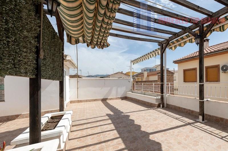 For sale of house in Granada
