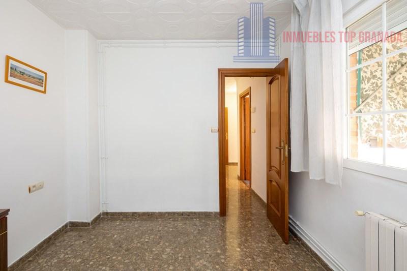 For sale of house in Granada