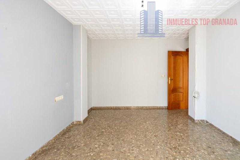 For sale of house in Granada