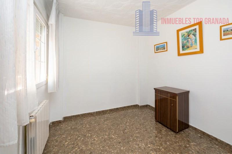 For sale of house in Granada