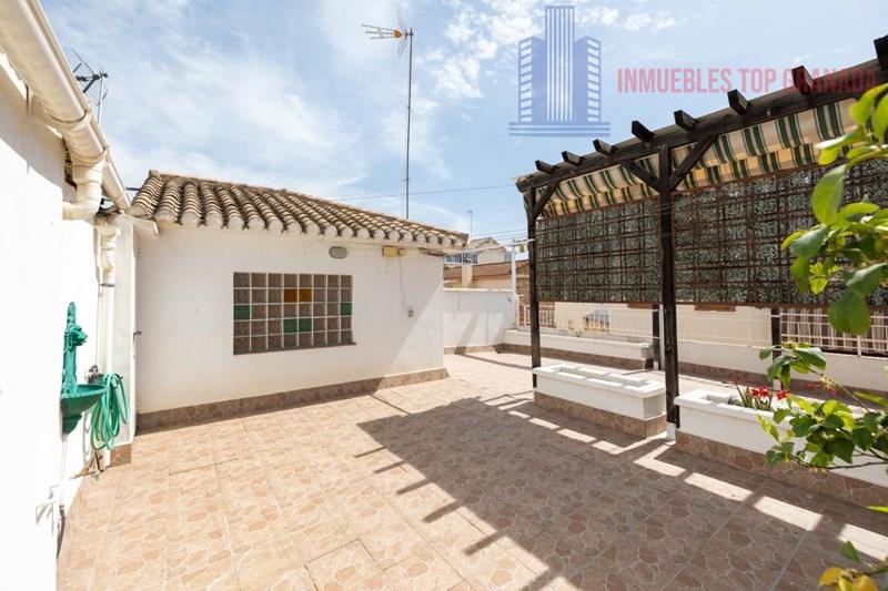 For sale of house in Granada