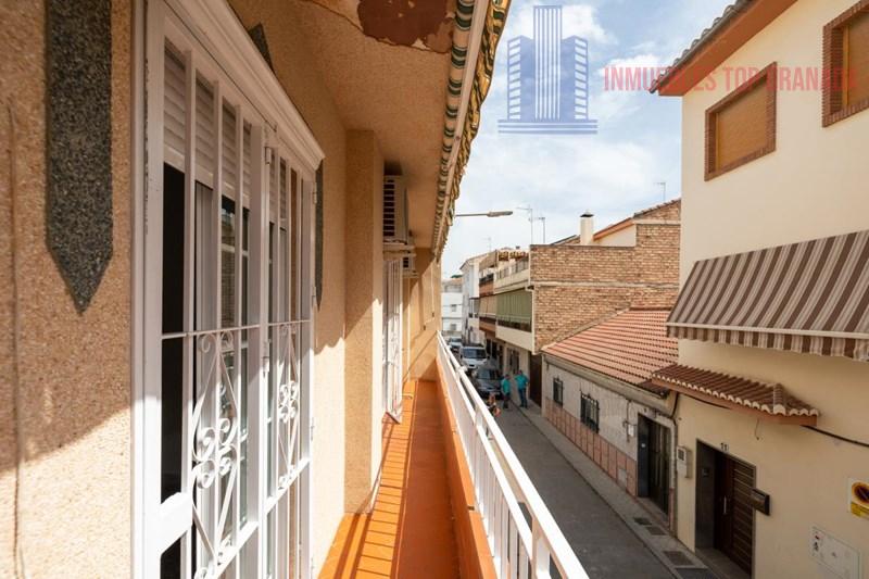 For sale of house in Granada