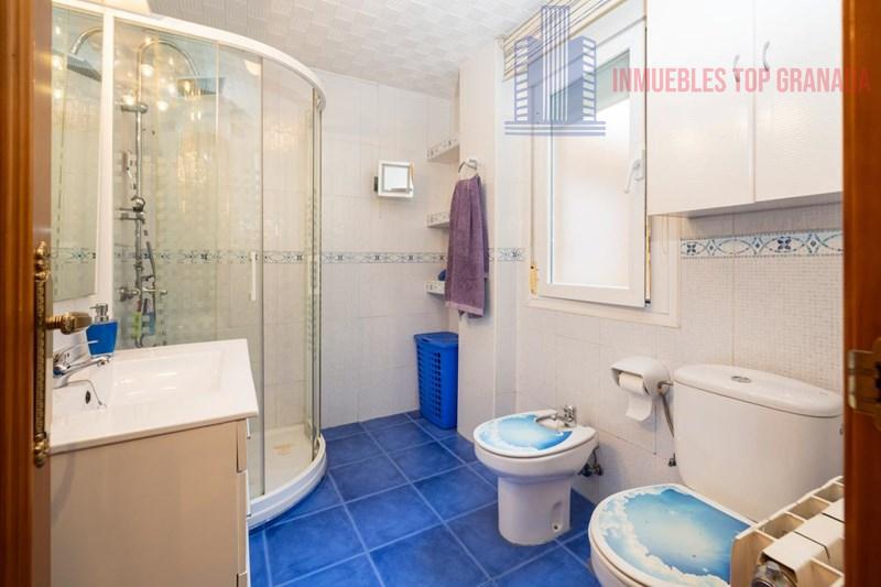 For sale of house in Granada