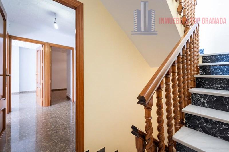 For sale of house in Granada