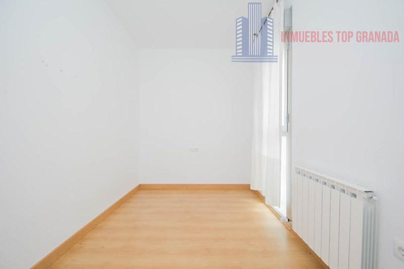 For sale of flat in Granada