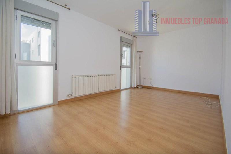 For sale of flat in Granada
