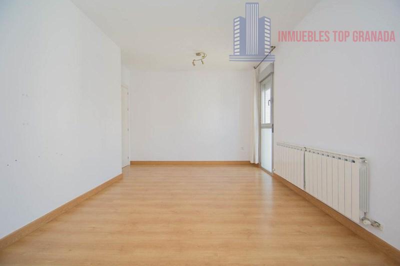 For sale of flat in Granada