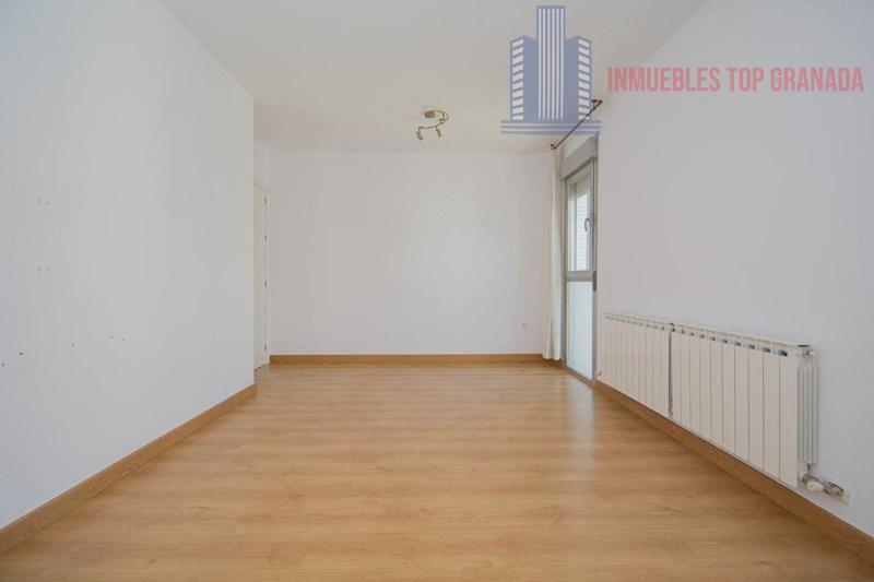 For sale of flat in Granada