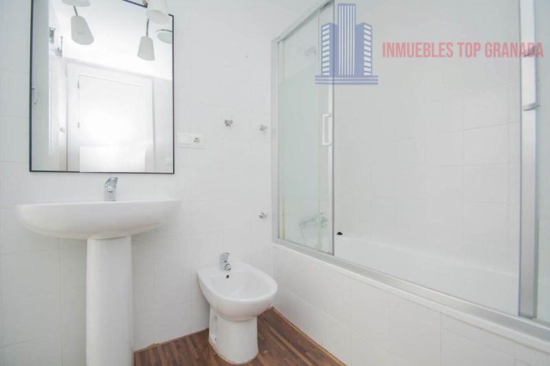 For sale of flat in Granada