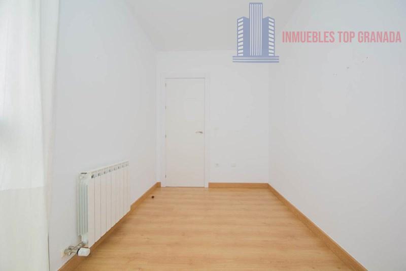 For sale of flat in Granada