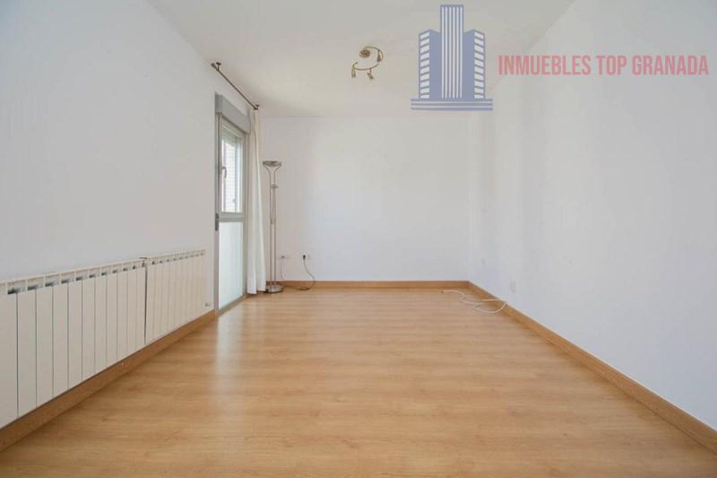 For sale of flat in Granada