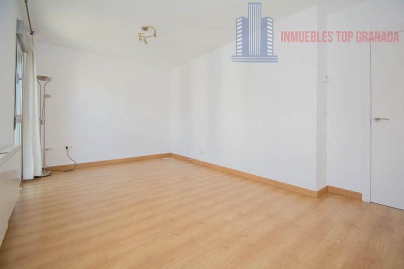 For sale of flat in Granada