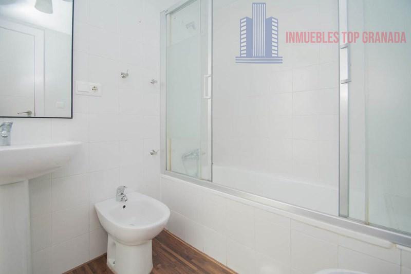 For sale of flat in Granada