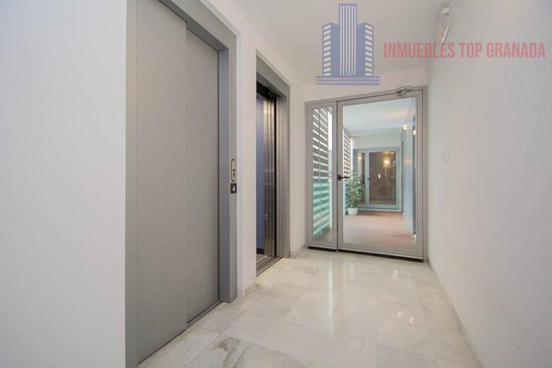 For sale of flat in Granada
