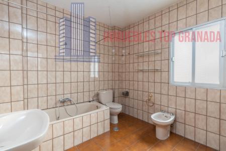 For sale of house in Granada