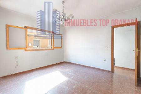 For sale of house in Granada