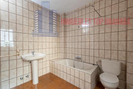For sale of house in Granada