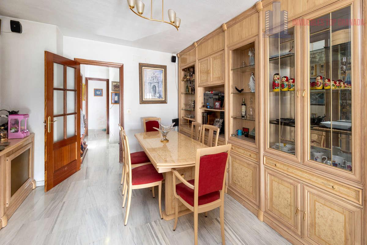 For sale of flat in Granada