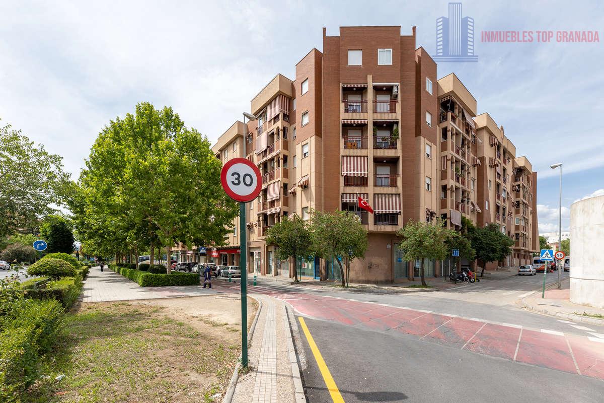 For sale of flat in Granada