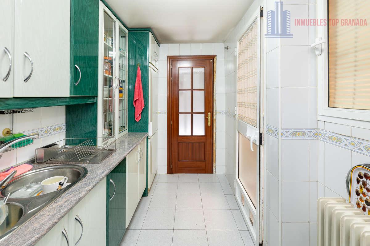 For sale of flat in Granada