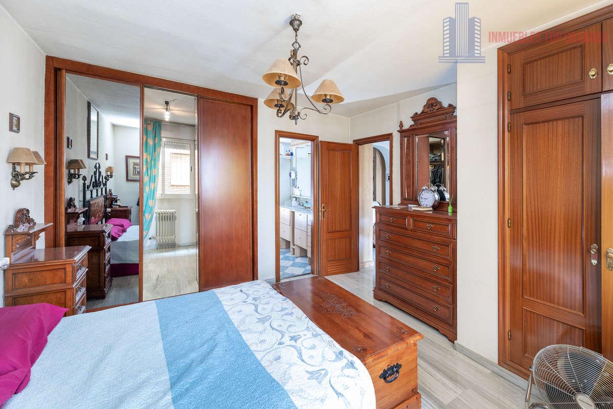 For sale of flat in Granada