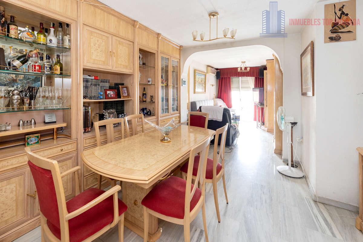 For sale of flat in Granada