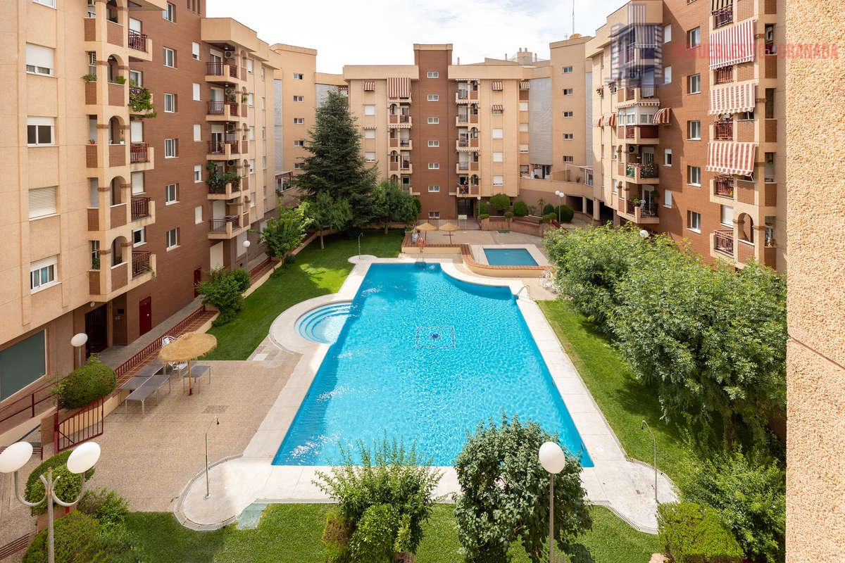 For sale of flat in Granada