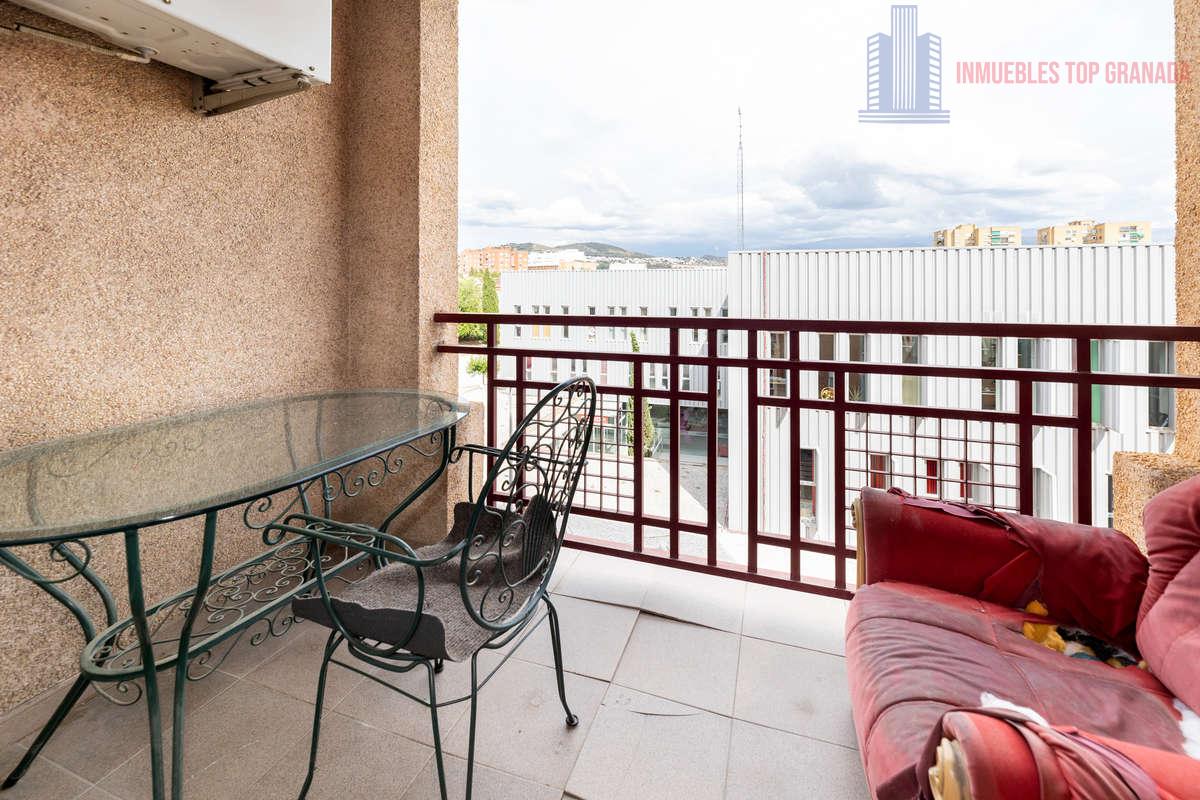 For sale of flat in Granada
