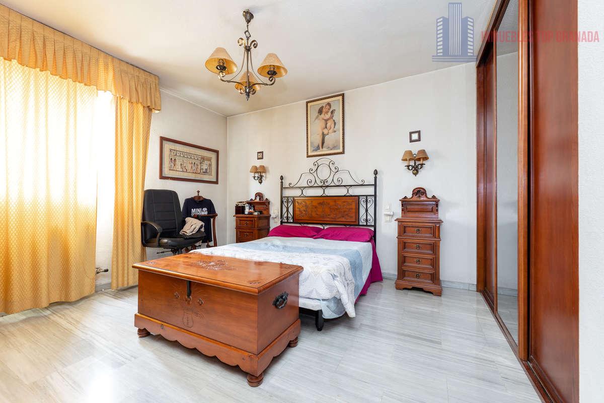 For sale of flat in Granada
