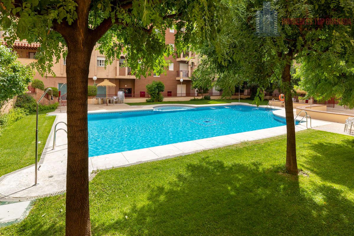 For sale of flat in Granada