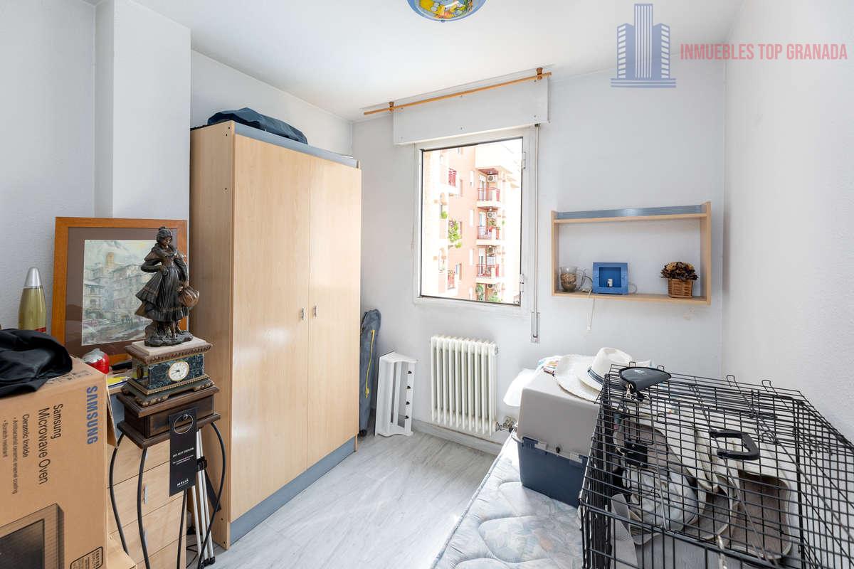 For sale of flat in Granada