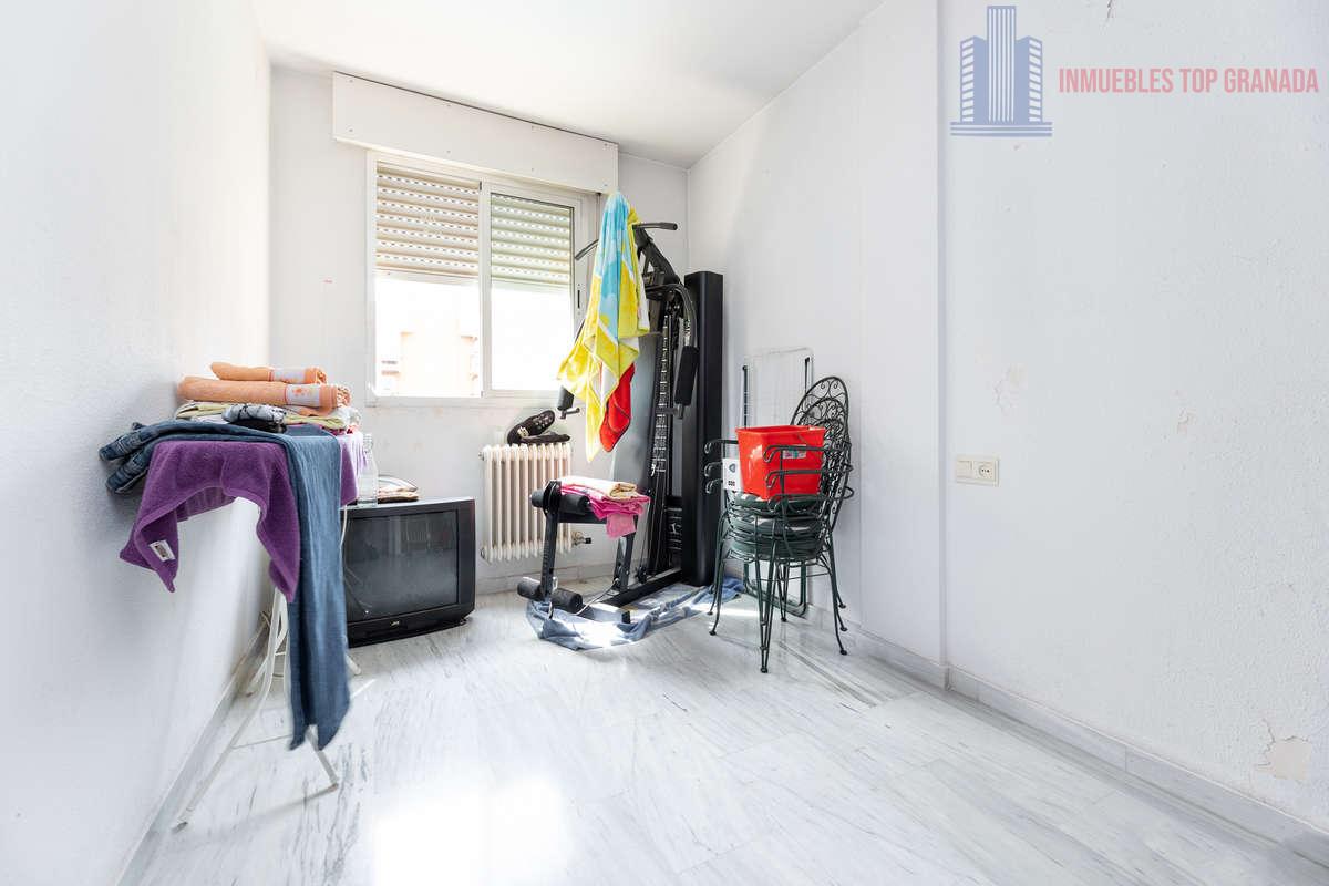 For sale of flat in Granada