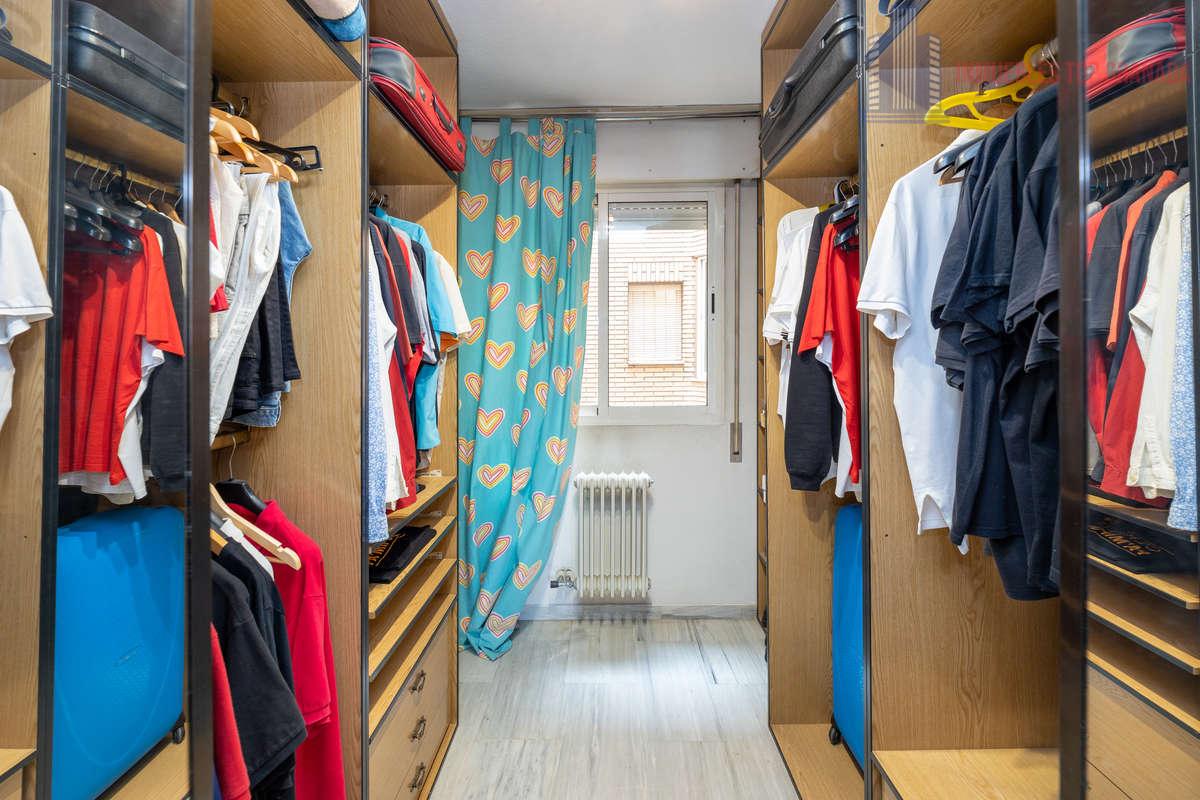 For sale of flat in Granada