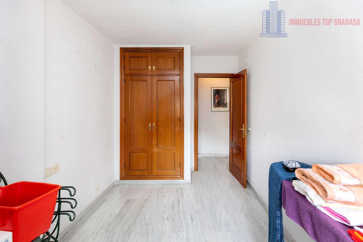 For sale of flat in Granada