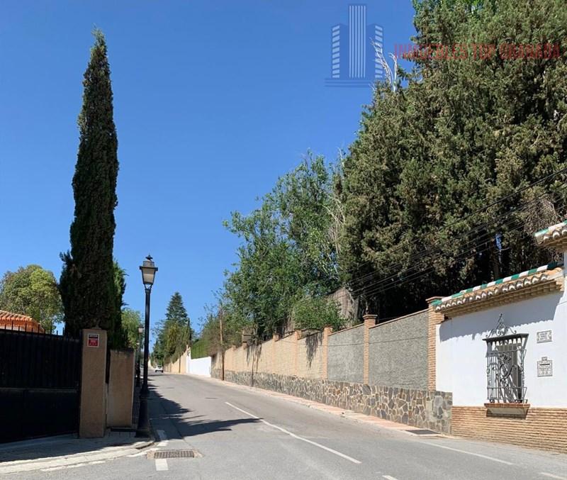 For sale of land in Híjar