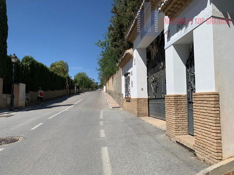 For sale of land in Híjar