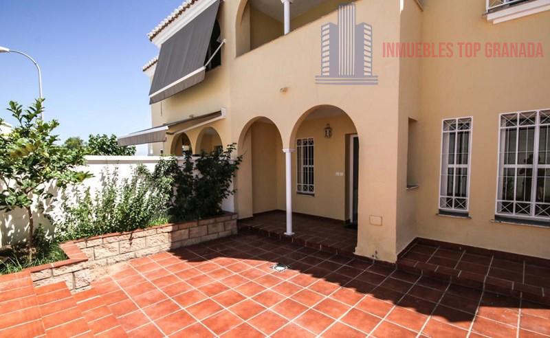 For sale of house in La Zubia