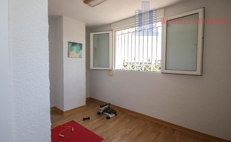 For sale of house in La Zubia