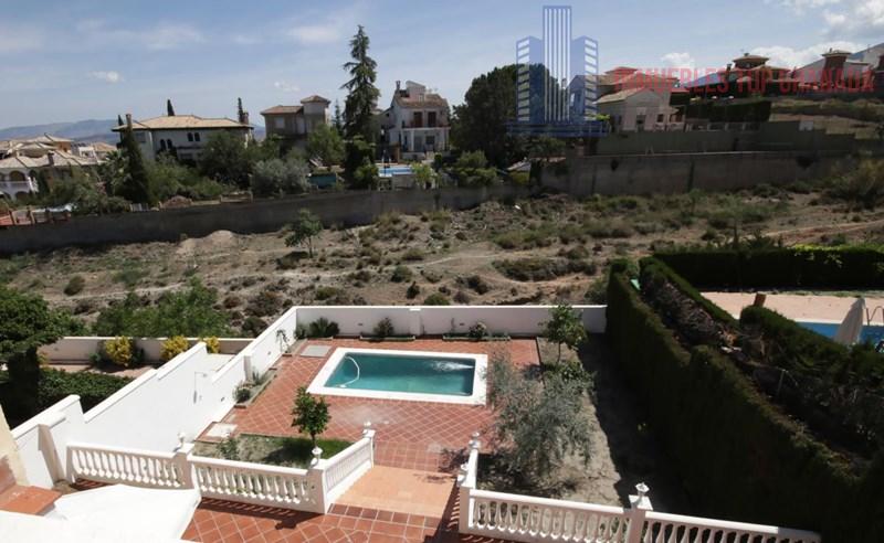 For sale of house in La Zubia
