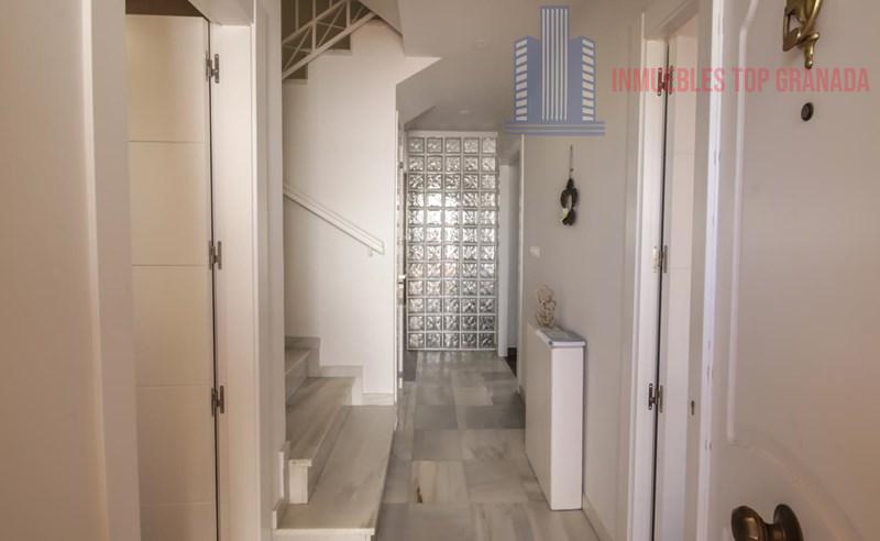 For sale of house in La Zubia