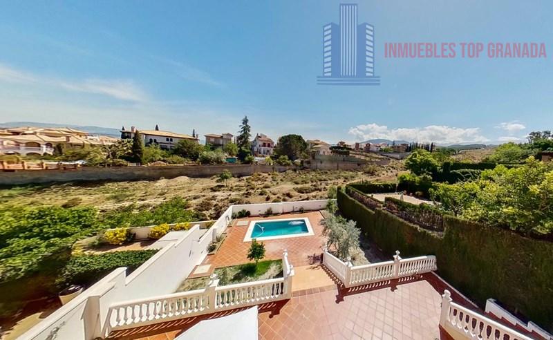 For sale of house in La Zubia