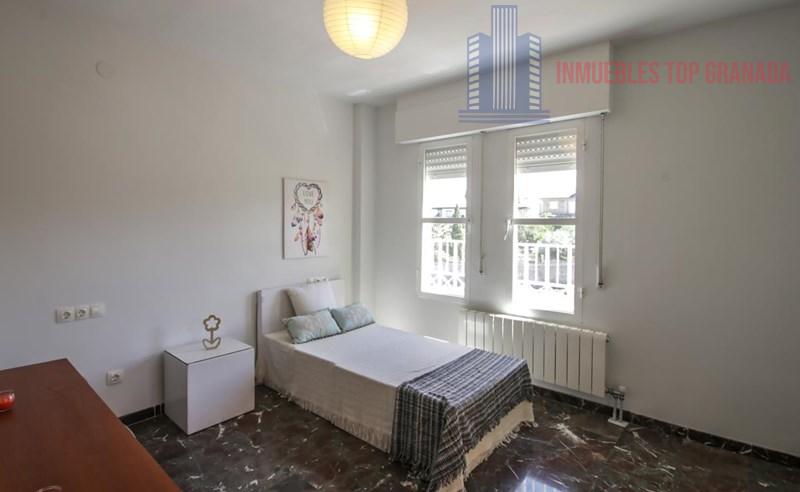 For sale of house in La Zubia