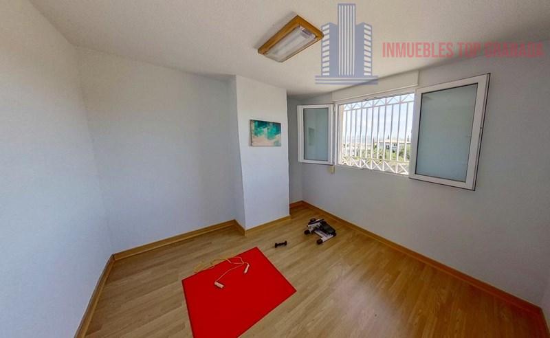 For sale of house in La Zubia