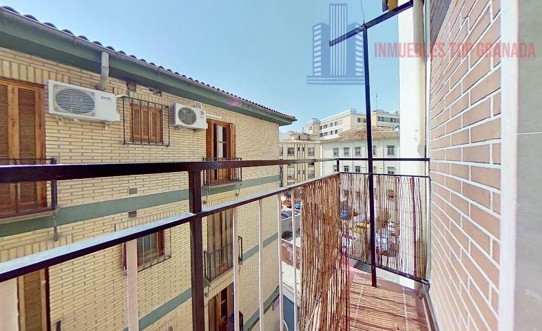 For sale of flat in Granada