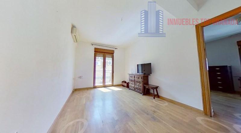 For sale of flat in Granada