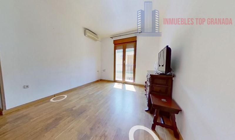 For sale of flat in Granada
