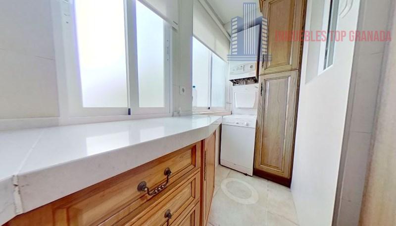 For sale of flat in Granada