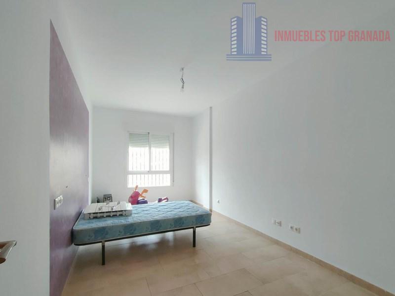 For sale of flat in Moraleda de Zafayona